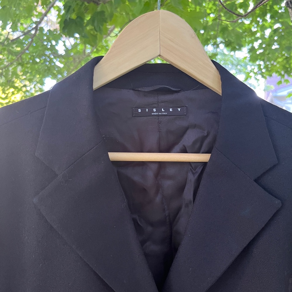 Sisley 100% Italian wool suit, 3 button jacket with flat front pants